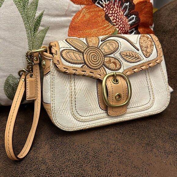 COACH BLEEKER VACHETTA LEATHER FLORAL APPLIQUÉ & FABRIC WRISTLET LTD ED 2007 EUC - Picture 1 of 14